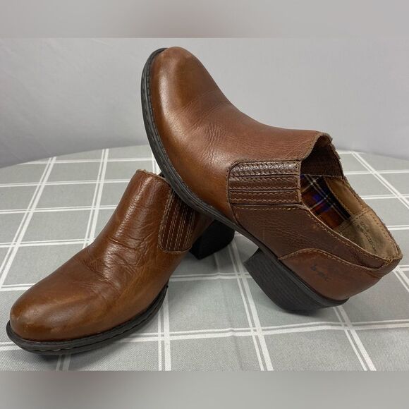 BOC Born Concept Brown Leather Slip on Boots Ankle Booties Womens Size 6 Shoes - Picture 1 of 15